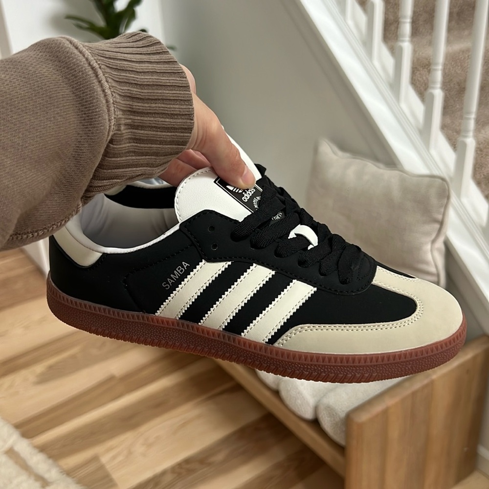 Adidas Samba Black and White Sneakers (Men’s size 7 / FR 40)
